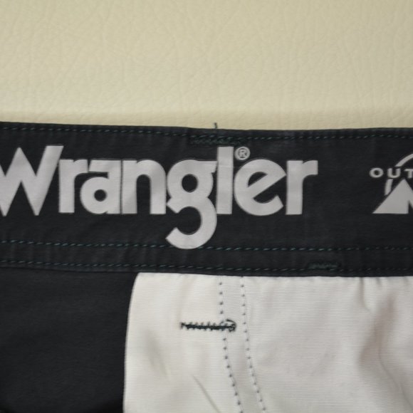 Wrangler OUTDOOR Size 34 Mens Black ELASTIC Stretch WAIST Utility HIKING Shorts - Picture 2 of 5